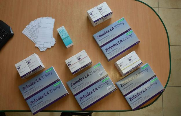Małopolanie chcieli wyłudzić krocie z NFZ. Podrabiali recepty, by taniej kupić leki