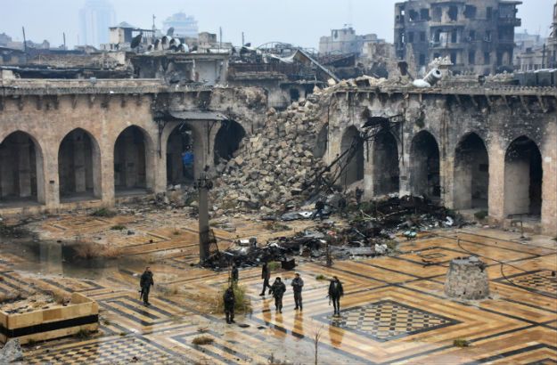 Gruzy zabytkowego meczetu Umajjadów w Aleppo