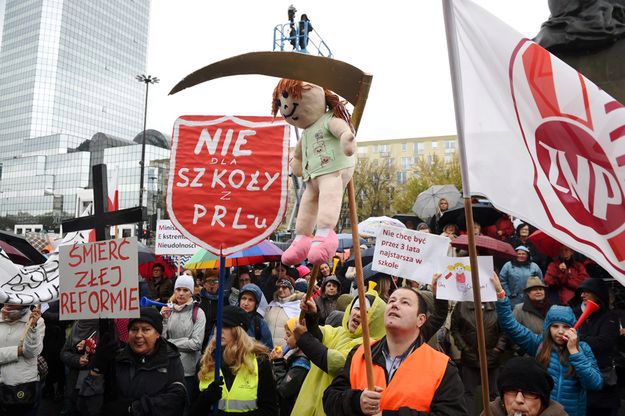 Protest nauczycieli upolityczniony? ZNP: próbują nas podzielić