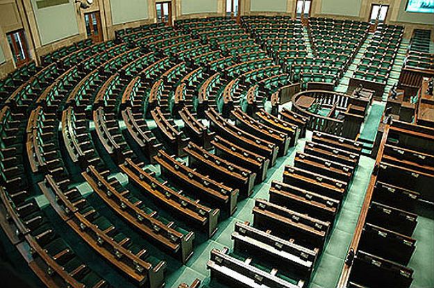 Najnowszy sondaż TNS Polska. 44 proc. chce głosować na PiS, 17 proc. na PO