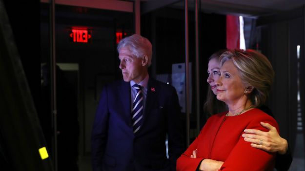 Hillary i Bill Clintonowie z córką Chelsea