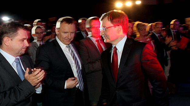 Przewodniczący NSZZ "Solidarność" Piotr Duda, europoseł Jacek Kurski i prezes SP Zbigniew Ziobro podczas konwencji Solidarnej Polski pod hasłem "Nowe państwo, nowa konstytucja" 30 czerwca 2013 r. w Krakowie