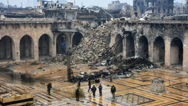 Gruzy zabytkowego meczetu Umajjadów w Aleppo