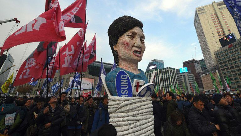 Seul. Marsz domagających się dymisji prezydent Park Geun Hie