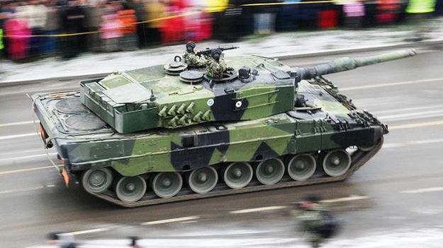 Leopard 2A4 należący do fińskich sił zbrojnych; 2009 rok. Wojsko czeka wkrótce modernizacja, mimo gospodarczych kłopotów
