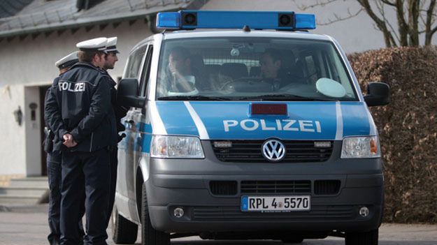 Policja przed domem Lubitza w Montabaur