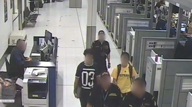 Chłopcy wzbudzili podejrzenia, kiedy próbowali odlecieć na Bliski Wschód