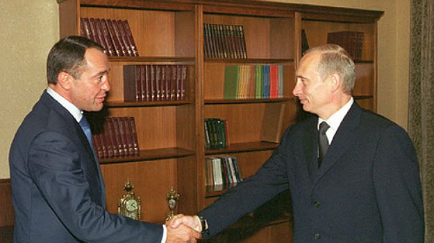 Michaił Lesin z Władimirem Putinem w 2002 roku