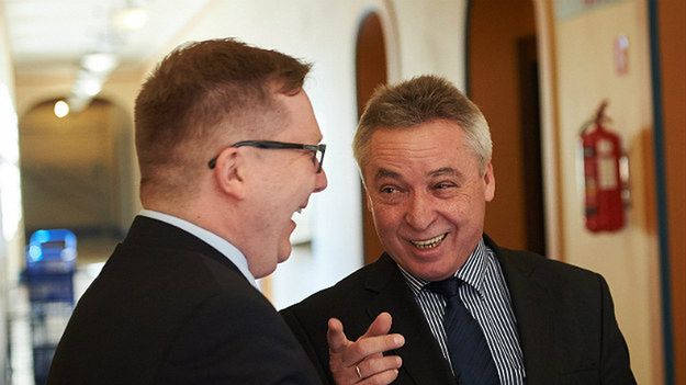 Były burmistrz Helu Mirosław Wądołowski z obrońcą Jackiem Potulskim (zdj. arch.)