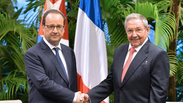 Francois Hollande i Raul Castro