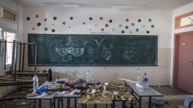 Klasa w palestyńskiej szkole, którą izraelskie wojsko używało jako swojej bazy