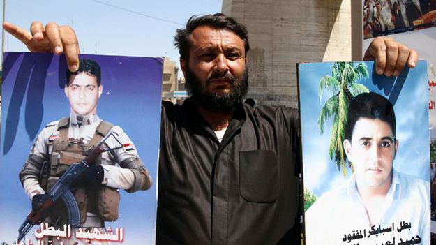 Demonstracja w Bagdadzie. Zdjęcie irackich żołnierzy zabitych przez dżihadystów