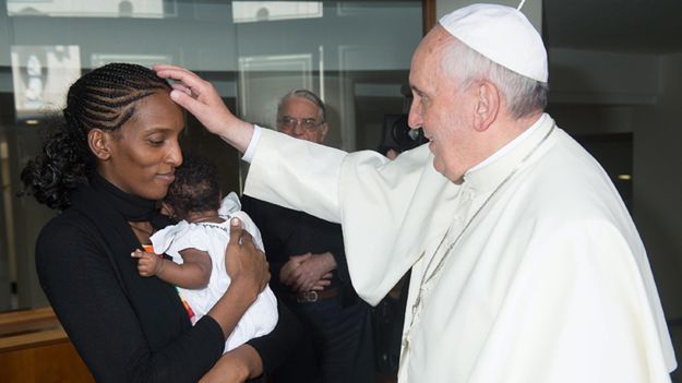 Papież Franciszek w czasie spotkania z muzułmanami z Sudanu w Watykanie