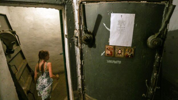 Dziewczynka w schronie w Iłowajsku