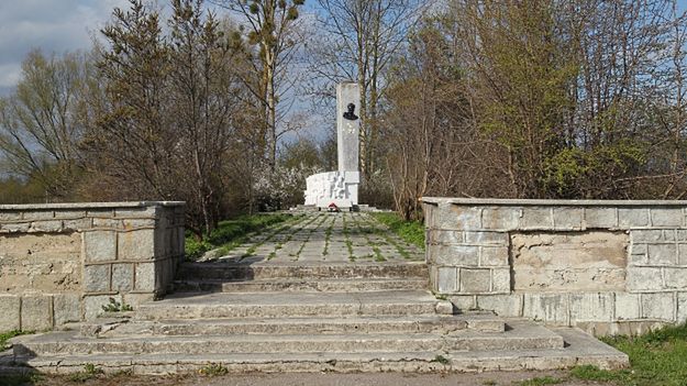 Pomnik generała Armii Czerwonej Iwana Czerniachowskiego w Pieniężnie