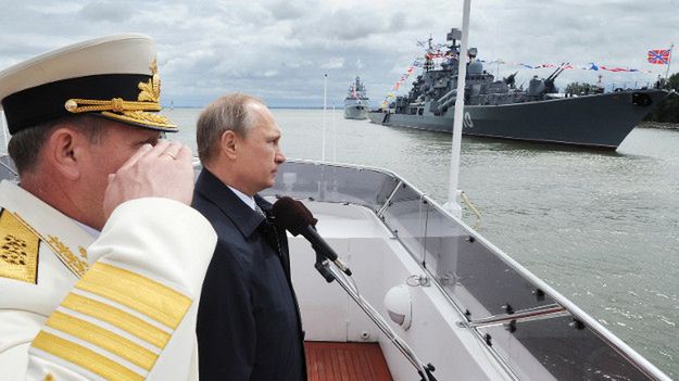 Władimir Putin podczas święta marynarki wojennej w obwodzie kaliningradzkim
