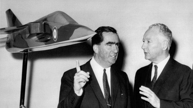 Denis Healey (z lewej) w 1968 r.