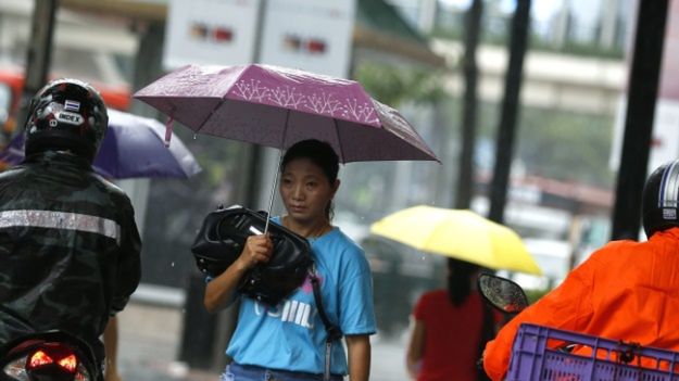 Silny wiatr i opady deszczu przed huraganem