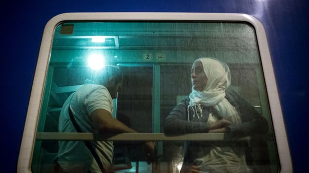 Imigranci w pociągu do Austrii