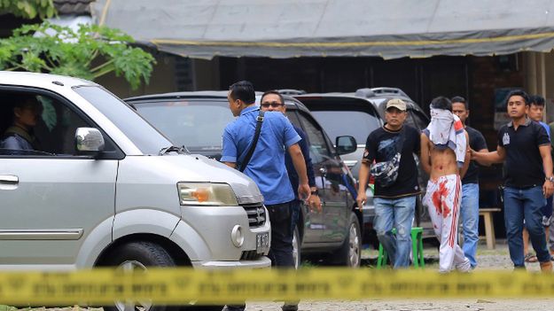 Policja zatrzymuje nastolatka, który zaatakował w kościele w Medan