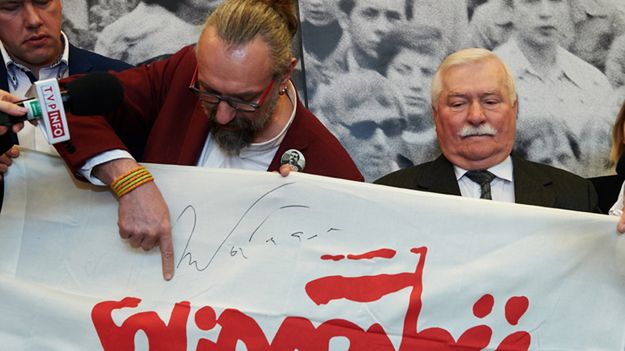 Były prezydent RP Lech Wałęsa i  lider KOD Mateusz Kijowski