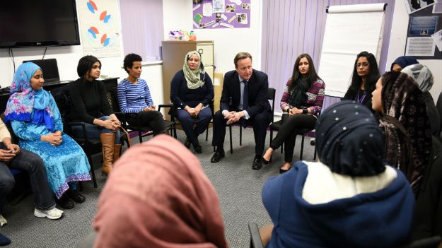 David Cameron na lekcji języka angielskiego dla muzułmanek w Leeds