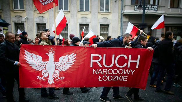 Marsz przeciw terroryzmowi zorganizowany przez Ruch Narodowy i Młodzież Wszechpolską w Łodzi w 2015 roku.