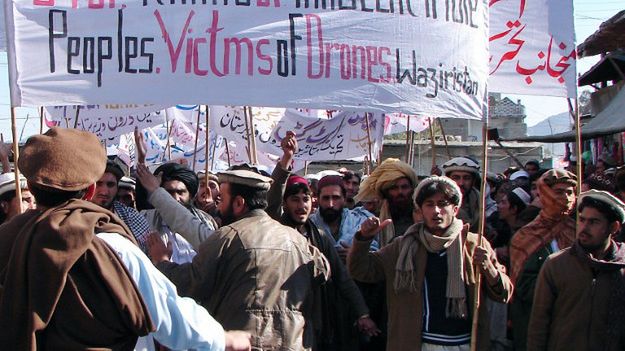 Protesty w Waziristanie przeciwko atakom dronów; 2011 r.
