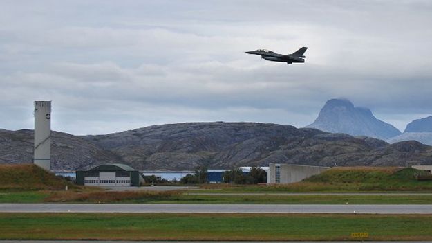 Norweski F-16 podczas ćwiczeń.