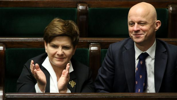 Premier Beata Szydło i minister finansów Paweł Szałamacha.