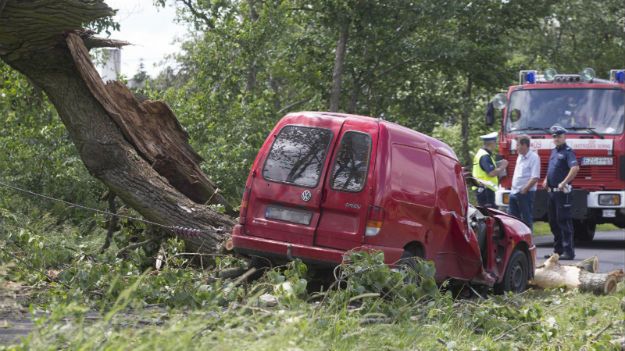 Miejsce tragicznego wypadku w Zgierzu, w którym jedna osoba zginęła a dwie zostały ranne