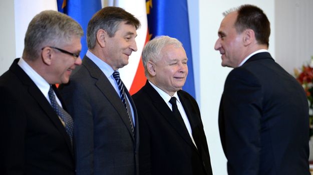 Od lewej: Stanisław Karczewski, Marek Kuchciński, prezes PiS Jarosław Kaczyński i Paweł Kukiz
