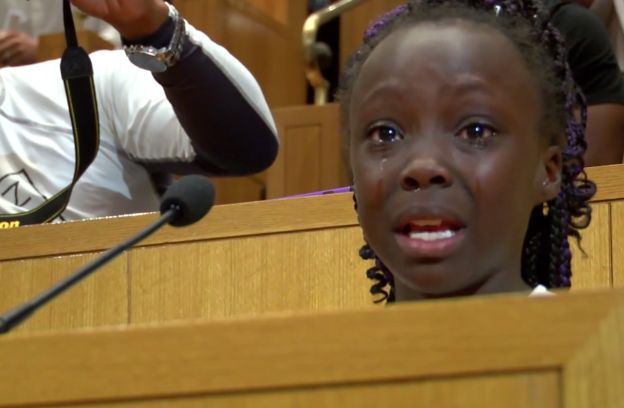9-latka z płaczem mówiła o rasizmie w Charlotte. "To wstyd, że nasi rodzice są zabijani"