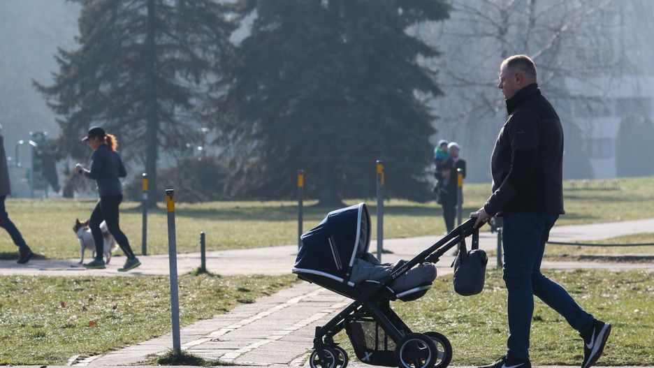 Tak zmieniają się polskie rodziny. Coraz więcej samotnych ojców, coraz mniej samotnych matek