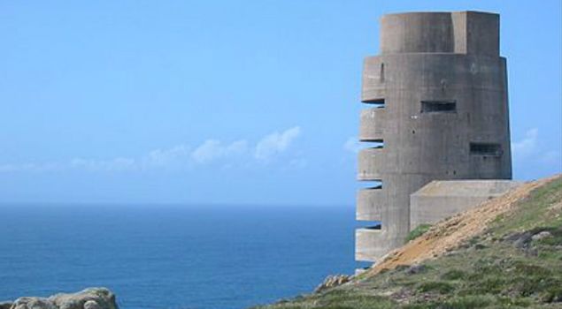 Wieża obserwacyjna na Wyspie Jersey zbudowana przez Niemców podczas okupacji, stan współczesny 