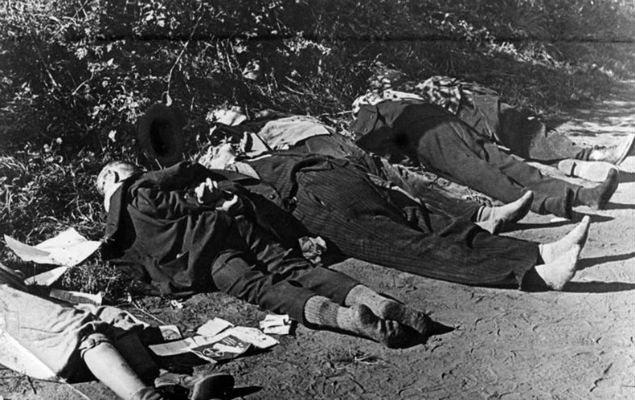 Ciała rzekomo pomordowanych przez Polaków przedstawicieli bydgoskiej mniejszości niemieckiej (zdjęcie propagandowe), wrzesień 1939 r. 