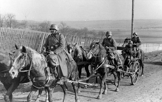 Wbrew powszechnemu mitowi, kawalerii we wrześniu 1939 r. używali również Niemcy. Na zdjęciu: kawaleria SS we wrześniu 1939 r. 