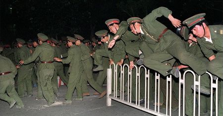 Masakra protestujących na placu Tiananmen w Pekinie