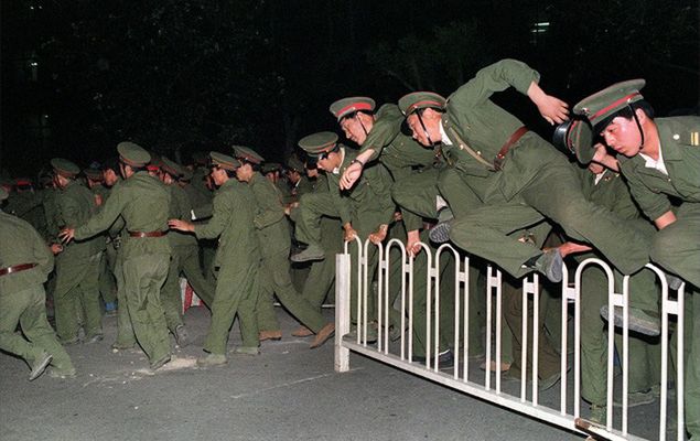 Chińska Armia Ludowa w czasie walk na placu Tiananmen
