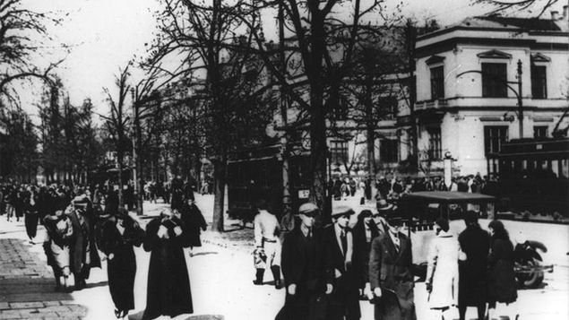 Aleje Ujazdowskie w Warszawie - miejsce gdzie wykonano wyrok śmierci na gen. SS Franza Kutschera