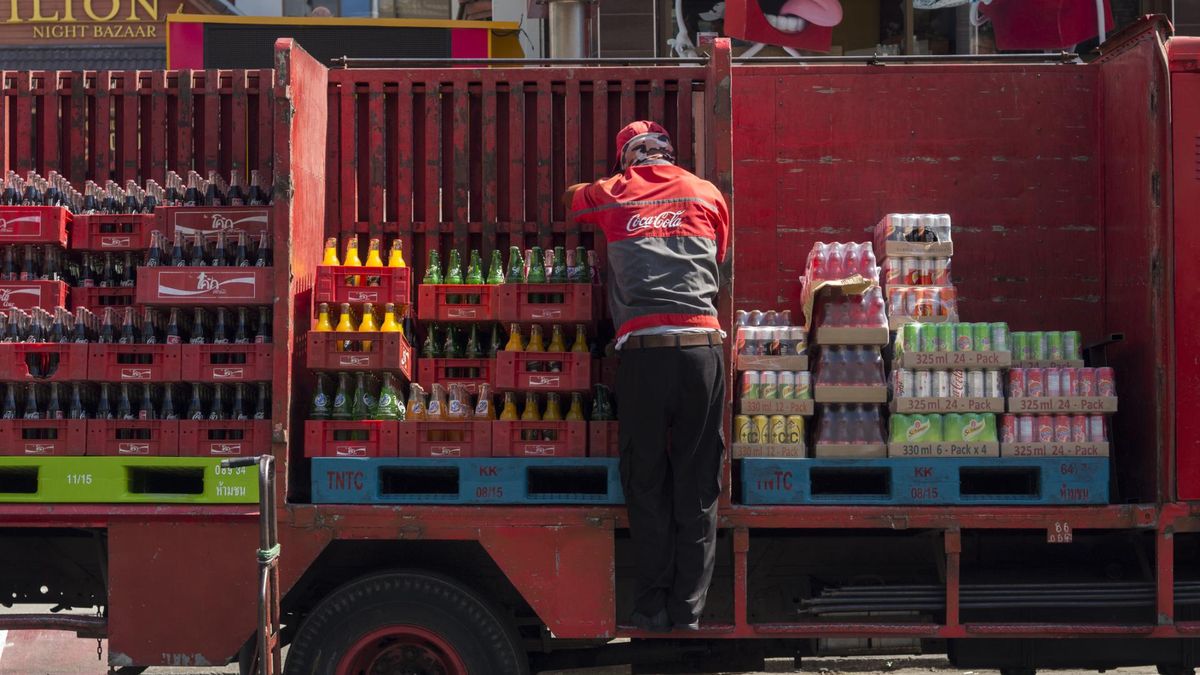 Zagrożenie dla zdrowia. Coca-Cola wycofuje ze sklepów 28 milionów butelek