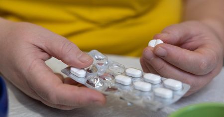 Nie każdy może brać paracetamol. Specjaliści przypominają o ważnych przeciwwskazaniach
