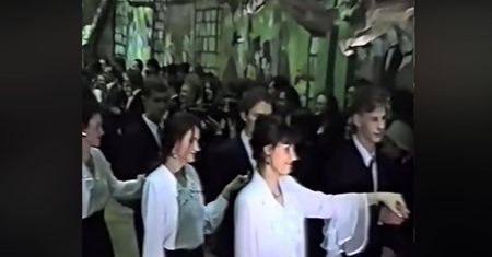 Nagranie ze studniówki z 1994 roku podbija TikToka. "Klasa sama w sobie"