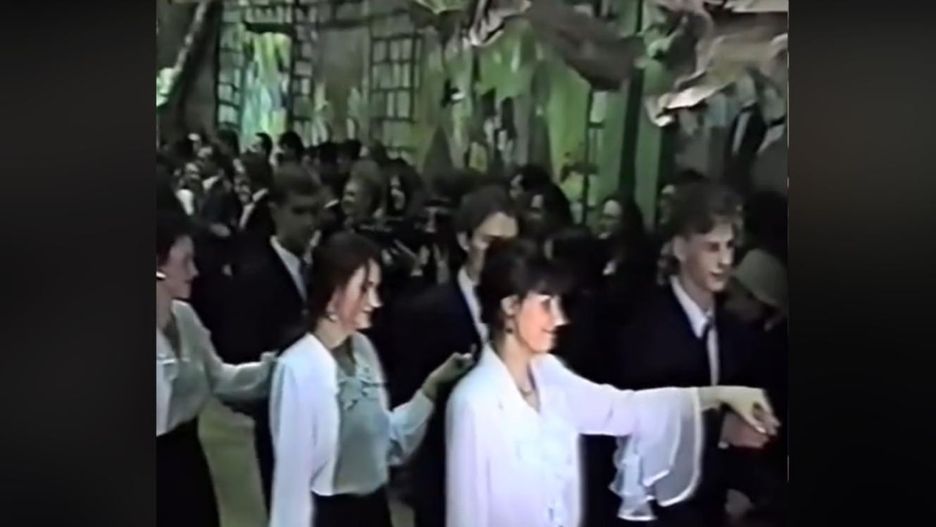 Niezwykłe nagranie ze studniówki z lat 90.