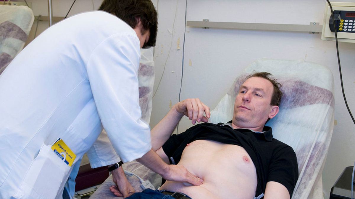 Ciężkie przypadki powikłań jelitowych po COVID-19. "Jeszcze tak mało wiemy o SARS-CoV-2. Unikajmy go!"