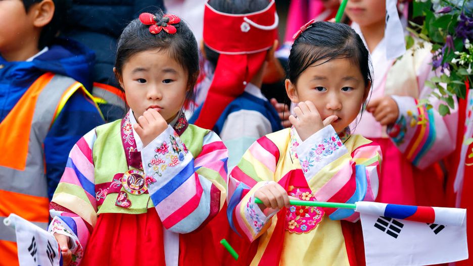 Dziewczynki szybciej do szkoły. Kontrowersyjny pomysł na dzietność w Korei