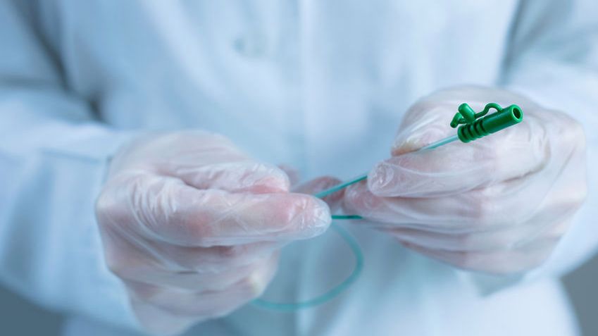 Cewnik to cienka rurka wykonana z tworzywa sztucznego, wprowadzana do wnętrza organizmu.