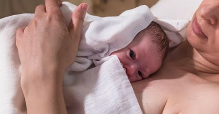 Wyrzuciła męża z sali porodowej po tym, jak zrobił jej niesmaczny żart