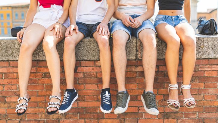 Zakaz noszenia krótkich spodenek. Powód? Dziewczynki rozpraszają kolegów