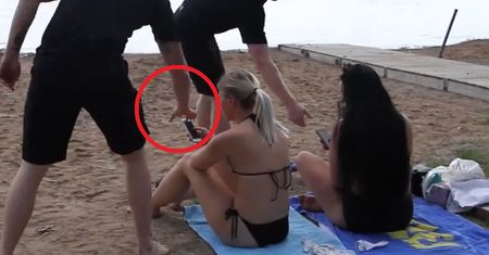 Wyrwali kobietom telefony na plaży. Mieli ważny powód